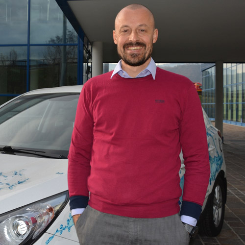 DANIEL BONI Project Manager e responsabile flotte auto a idrogeno presso l′Istituto per Innovazioni Tecnologiche.